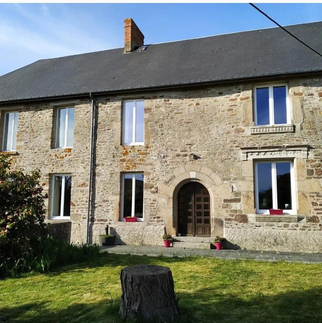 La Petellerie, Maison De Campagne Avec Piscine Pour Un Sejour Detente Moyon 외부 사진